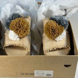 Women's Size 7.5 Pom Pom Wedge